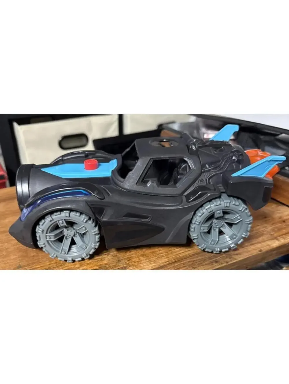 *Batmobile Rare Model England / United Kingdom - Lighted, Sound - Solid Toy Car
